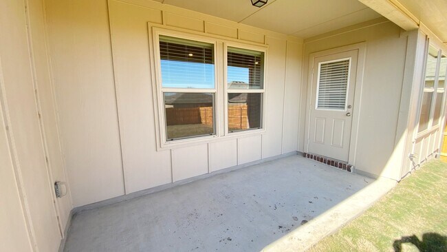 Building Photo - BEAUTIFUL YOWELL RANCH HOME!