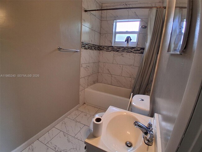 Building Photo - 880 NW 129th St