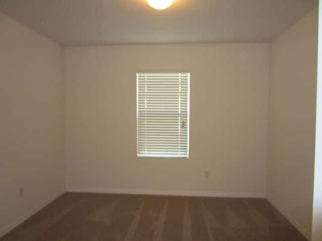 Building Photo - 913 SW 10th Pl