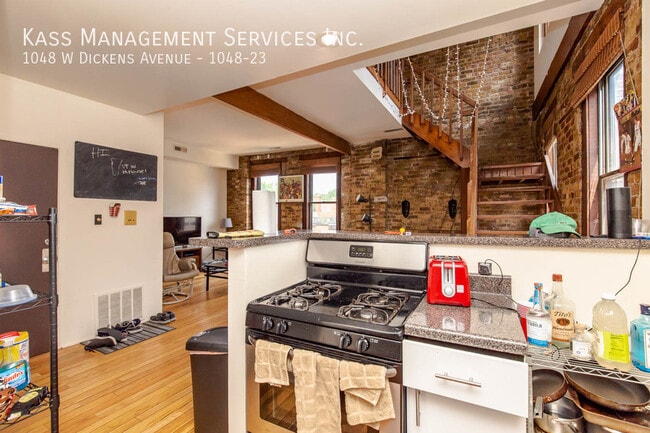 Building Photo - 1048 W Dickens Ave