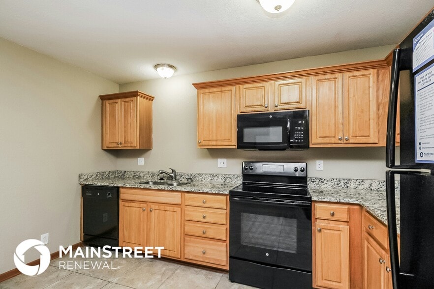 Building Photo - 211 Golfview Dr