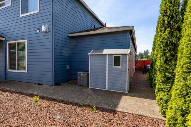 Building Photo - Four Bedroom Home + Bonus & Den in Gated C...