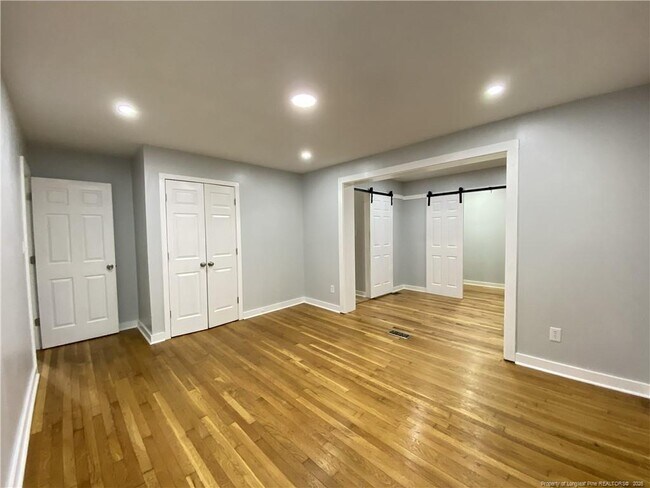 Building Photo - 290 Lemont Dr