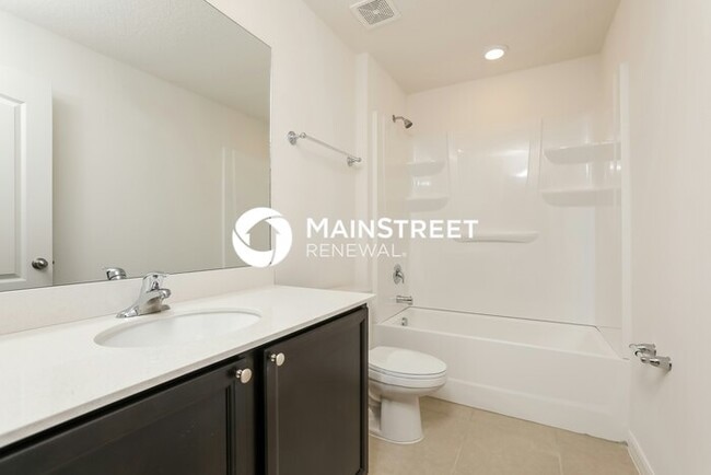 Building Photo - 5 Bedroom Pet-Friendly Home in Leesburg, F...