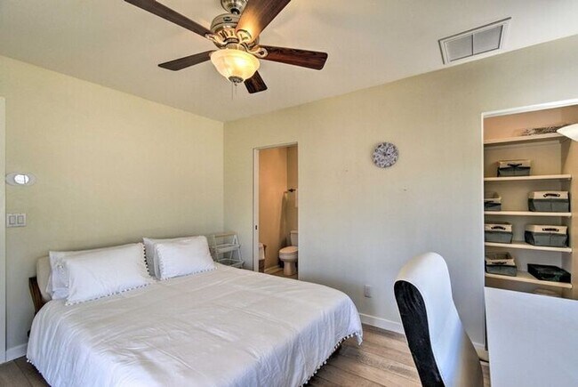 Building Photo - 4 Bed, 3 Bath, stunning home, located in t...
