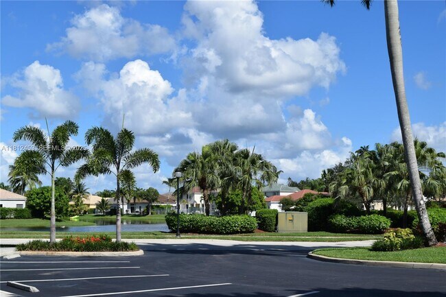 Building Photo - 991 Crestview Cir