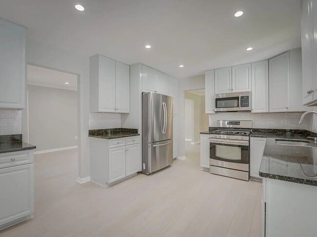 Building Photo - 6812 Landor Ln