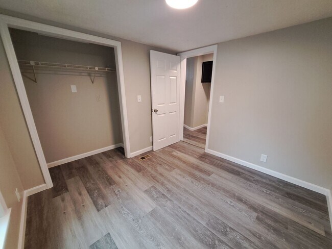 Building Photo - Nicely Renovated 3BR/2BA Mobile Home in Ba...