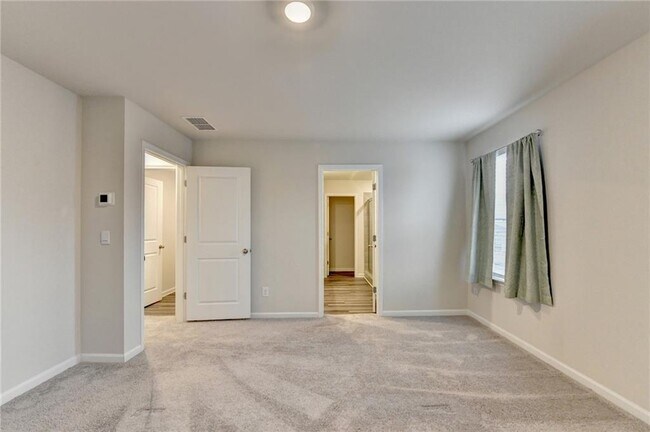 Building Photo - 2214 Whitworth St