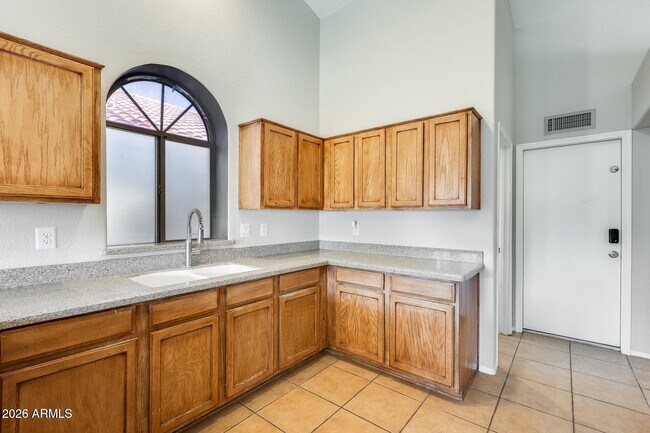 Building Photo - 2545 E Granite View Dr