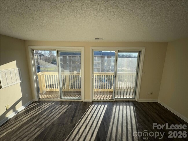 Building Photo - 1604 Arlyn Cir