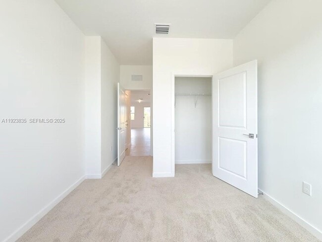 Building Photo - 196 NE 13th Ave