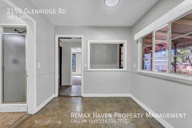 Building Photo - 2150 Glenridge Rd