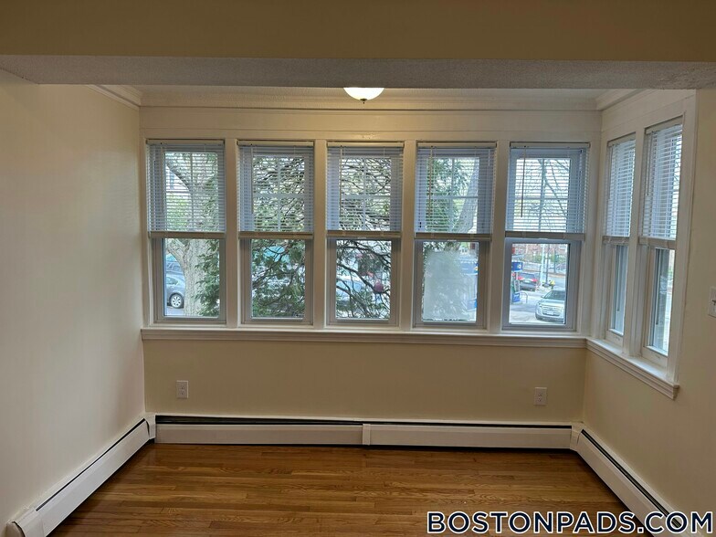 Building Photo - 2018 Commonwealth Ave