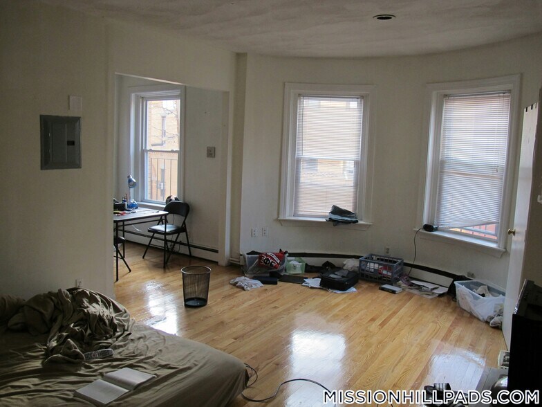 Building Photo - 14 Wait St