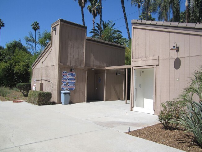 Building Photo - 2642 Laramie Rd
