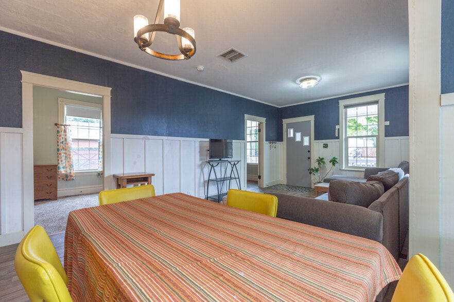 Building Photo - 3410 Q St