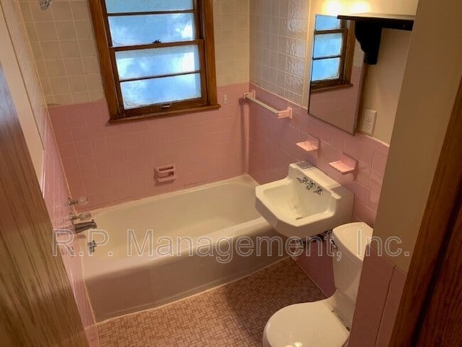 Building Photo - 6621 13th Ave S