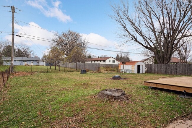Building Photo - 1349 Sycamore St