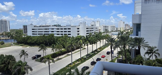 New Publix walking distance - 3725 S Ocean Dr