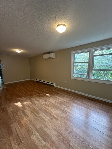 Building Photo - 109 Lakeview Ave