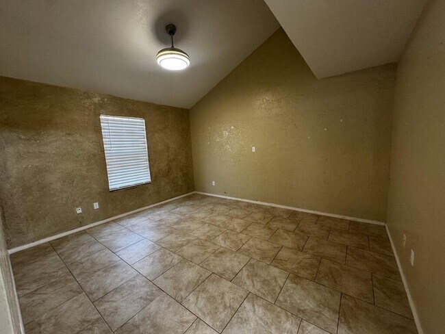 Building Photo - 3611 Monclave Dr