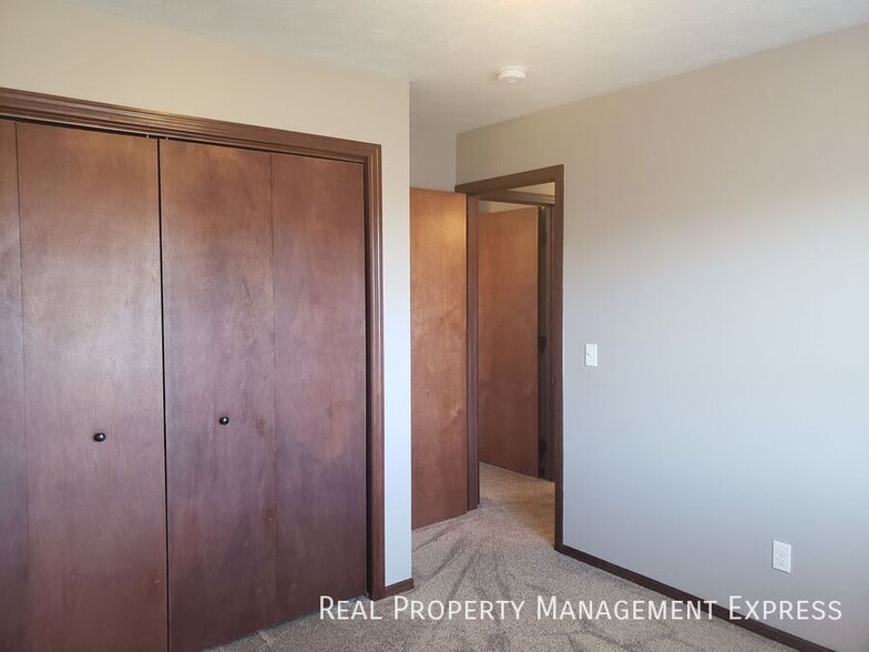 Building Photo - Lovely 4 Bed 2 Bath Home with a Huge Deck and Massive Fenced-in Yard