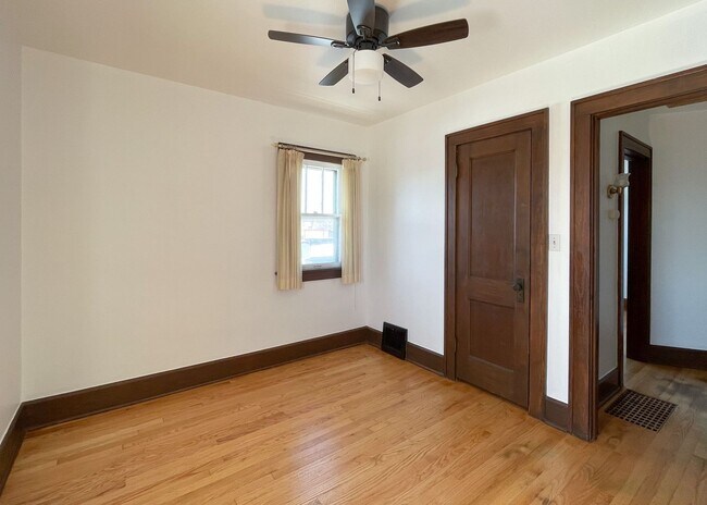 Building Photo - 1605 Yout St