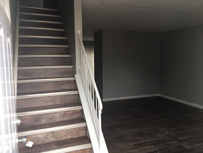 Building Photo - 1337 W Jeth Ct