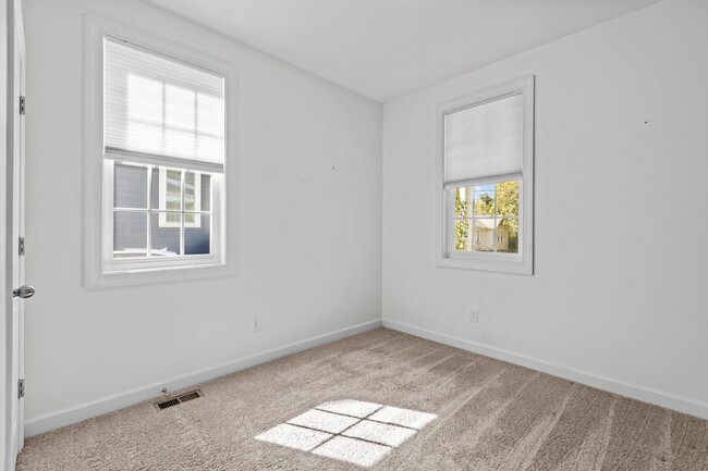 Building Photo - Gorgeous 3 Bedroom Home in Downtown Raleig...