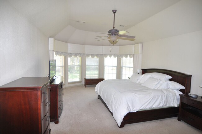 Building Photo - COMING SOON! Stunning 4-2-2 in Ft. Worth –...