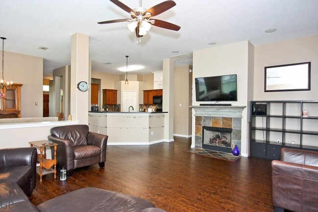 Building Photo - 511 Plantain Ln