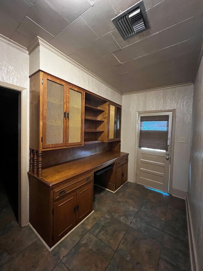 Building Photo - Four Bedroom, Two Bathroom , House Near UL , with Lawncare MOVE IN SPECIAL!!!!