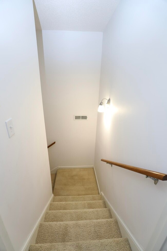 Building Photo - 3065 Temple Rd