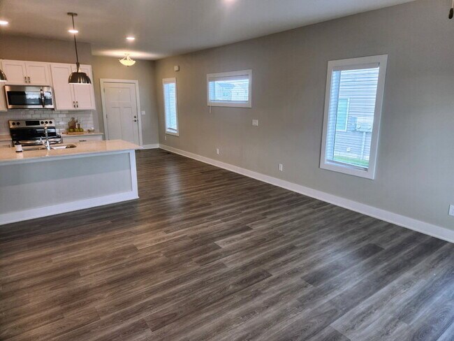 Building Photo - 2728 Yordi Dr