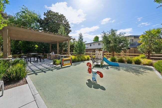 Building Photo - Modern 2021 Townhome | 3BD | EV Charger | Near Google & Downtown Mountain View