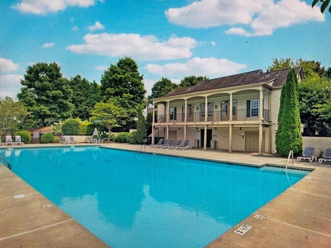 Building Photo - 6345 Turfway Dr