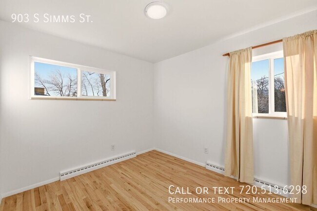 Building Photo - 903 S Simms St