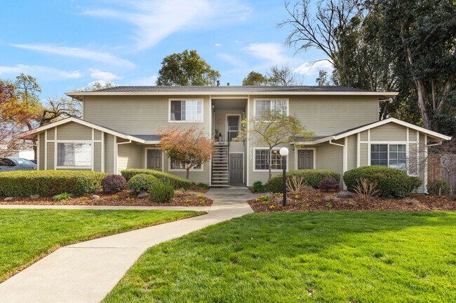 Building Photo - Chico-3 bed 1 bath Apartment that feels li...