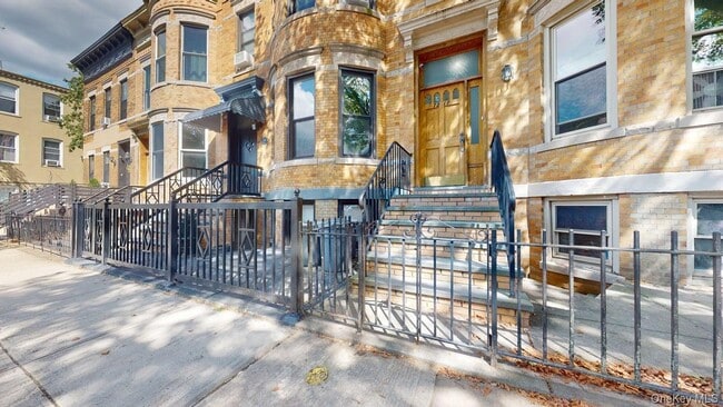 Building Photo - 72-17 66th Pl