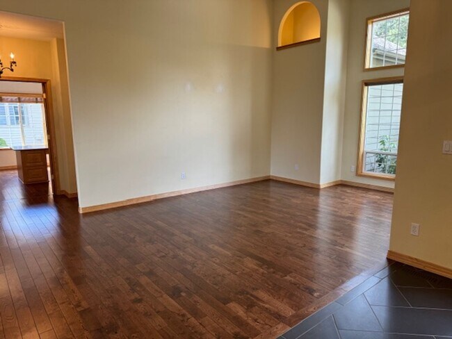 Building Photo - MOVE IN SPECIAL $1000 OFF FIRST MONTHS REN...