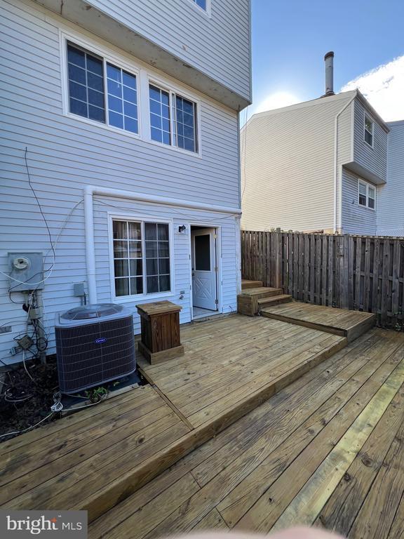Building Photo - 2832 S Meade St