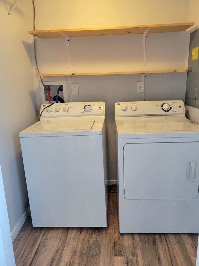 Building Photo - Beautifully Remodeled and Rent Ready.