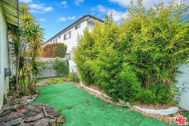 Building Photo - 1542 Harvard St