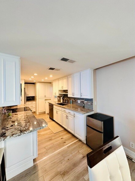 Building Photo - 5400 N Ocean Dr