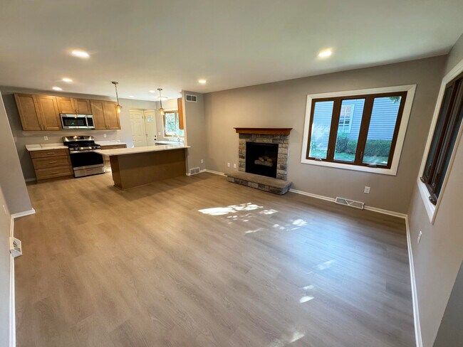 Building Photo - 1614 Stardust Dr