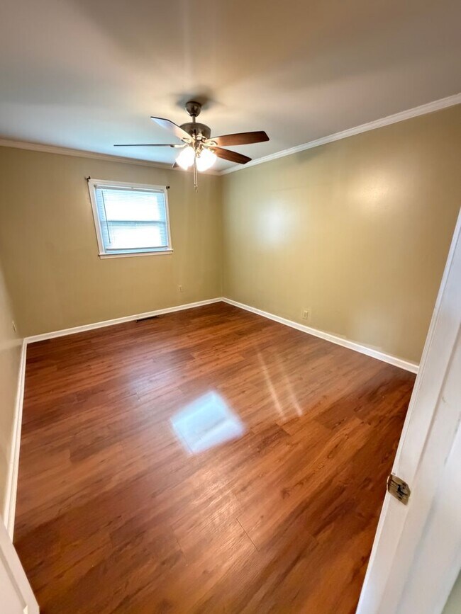 Building Photo - 1bed/1ba duplex downtown Landis very Nice condition