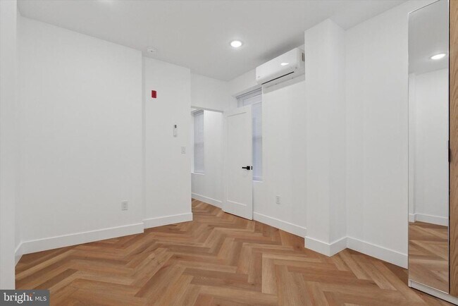 Building Photo - 1438 Tasker St