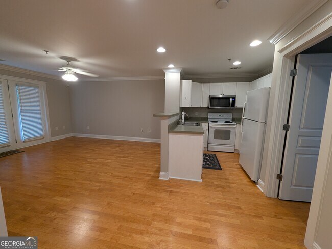 Building Photo - 490 S Barnett Shoals Rd