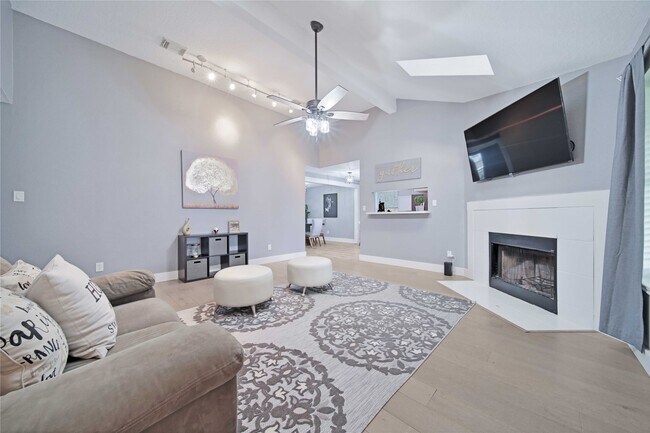 Building Photo - 6003 Weisinger Dr